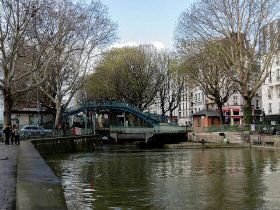 Canal Saint-Martin 02 Pont tournant de la grange-aux-belles.jpg